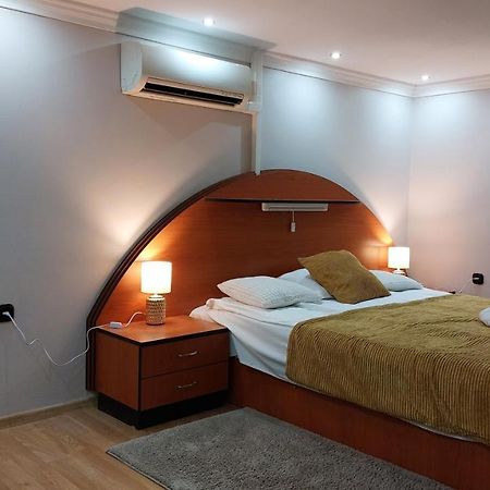 Family Apartman Gyula Zewnętrze zdjęcie