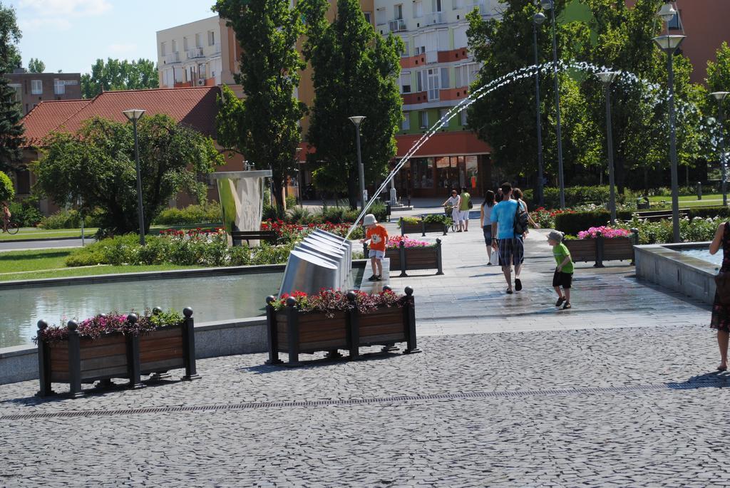 Family Apartman Gyula Zewnętrze zdjęcie